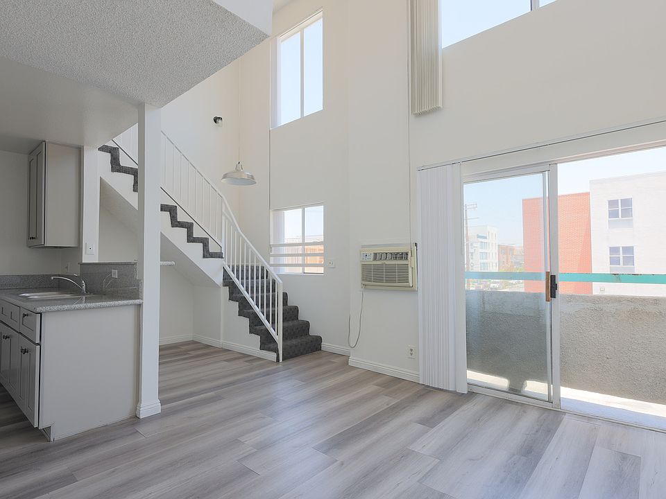 1st image of 2796 Francis Ave