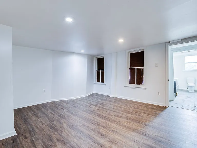 955 E Warrington - Fully Renovated Units in Pittsburgh's Coolest Neighborhood! — Photo 9