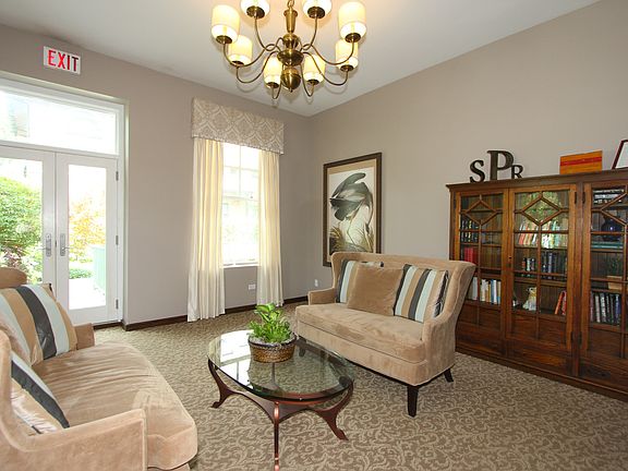 5th image of 156 N Oak Park Ave APT 1F