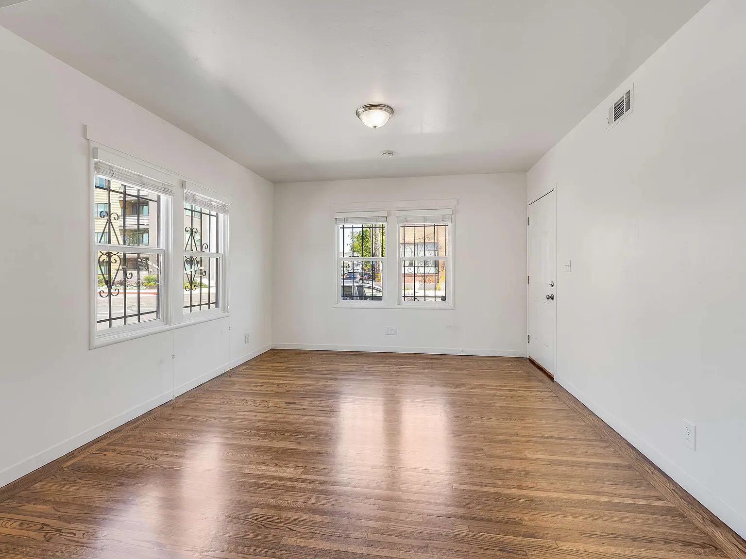 2 bed, 800 sqft, $2,850 — Photo 4