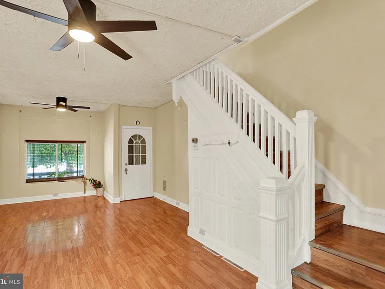 234 W Douglass St — Photo 9