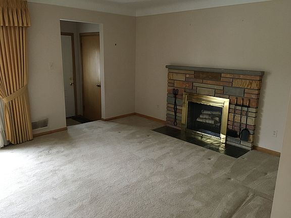 3rd image of 20856 Crowley St