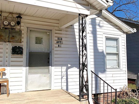 2nd image of 818 W Matthews Ave