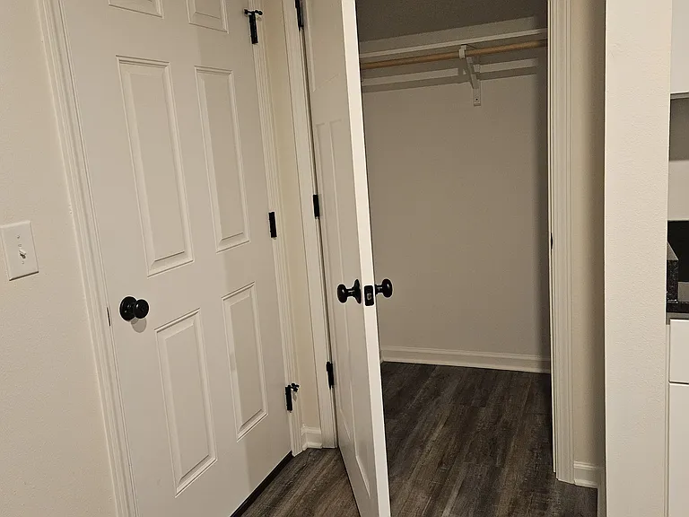 220 S 7th St #3 — Photo 5