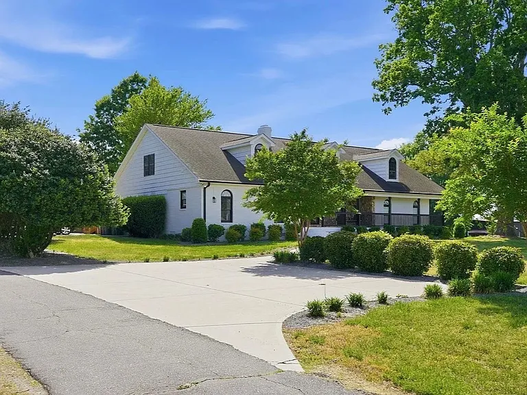 5009 Hemby Rd — Photo 2