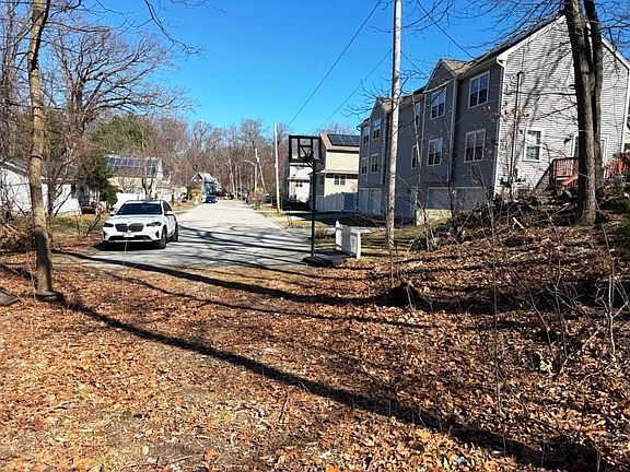 4th image of 13 Pocasset St