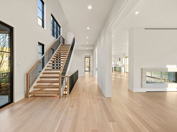 3rd image of 8 Terrace Ave