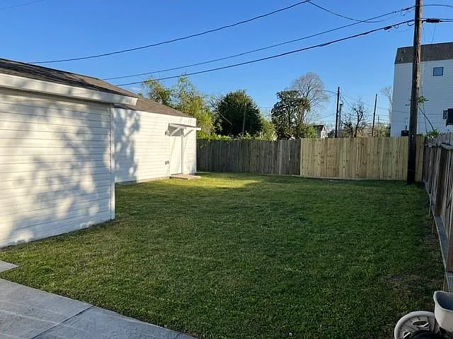 221 Hyta St — Photo 2