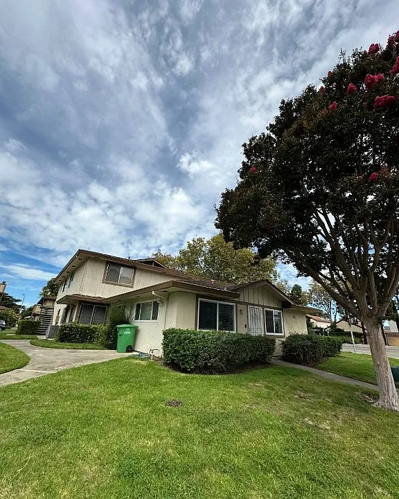 4-2297 Medallion Dr #4
