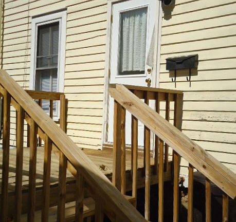 2nd image of 215 1/2 S Wells St