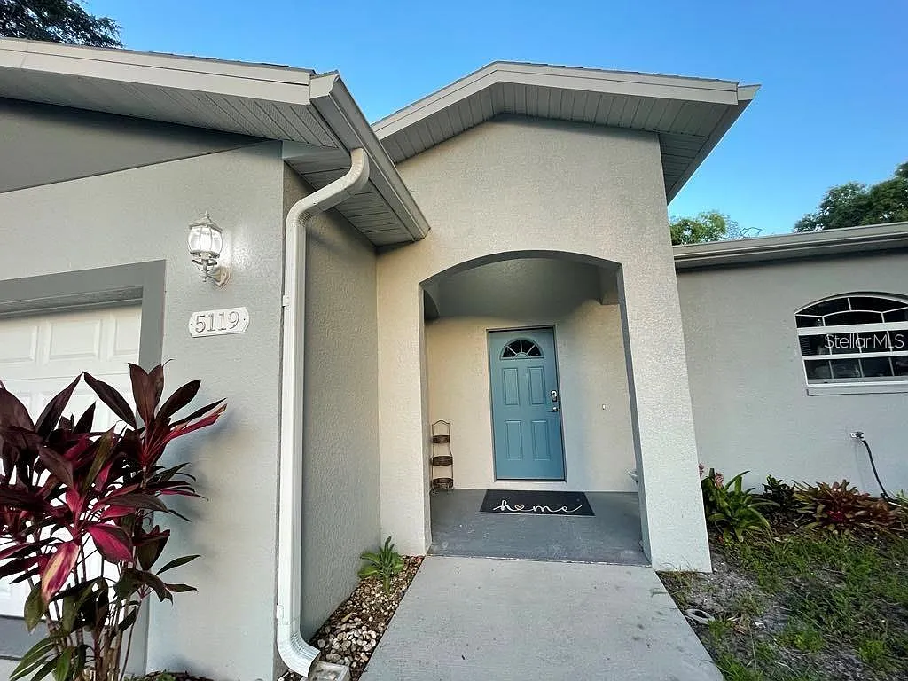 3 bed, 2.0 bath, 1563 sqft, $2,900 — Photo 2