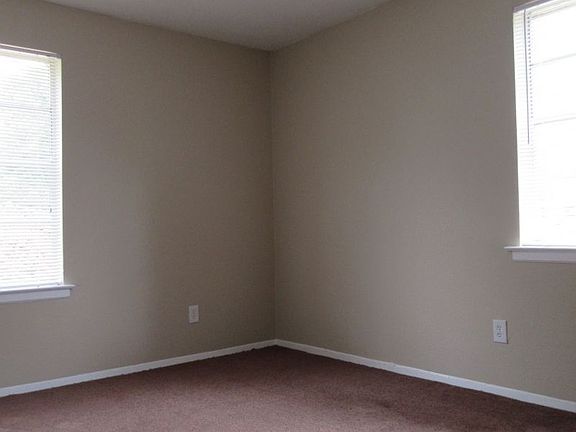4th image of 1935 Saint James Dr