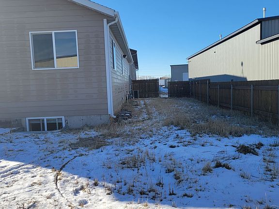 2nd image of 28 Red Oak Dr