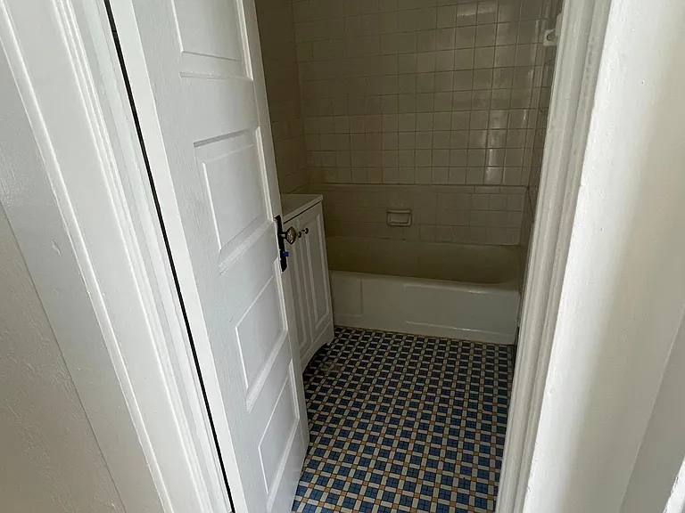 824 Costello Ln — Photo 9