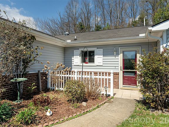3rd image of 176 Derbyshire Dr