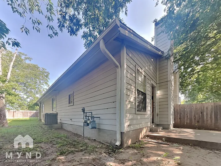 10701 Daryl Cv #B — Photo 15