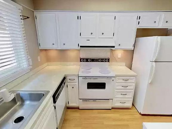 3rd image of 1622 Hollow Dr