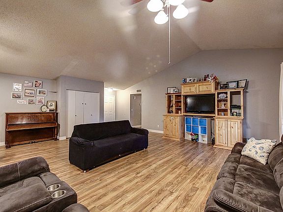 4th image of 5033 E Fountain Cir