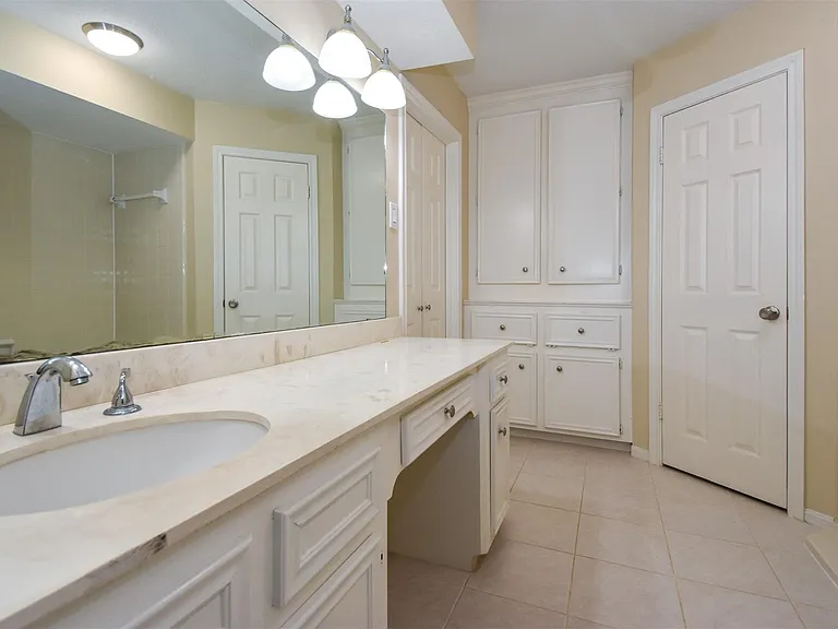 11914 Normont Dr — Photo 20