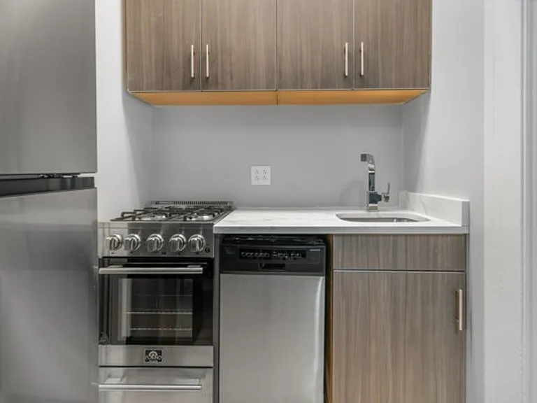 504 Stewart Ave — Photo 135