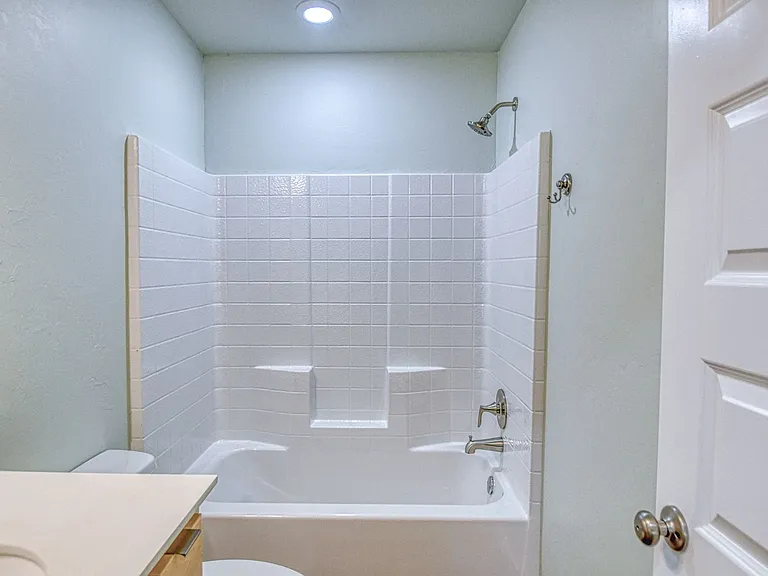 2713 Clifton Ter — Photo 22