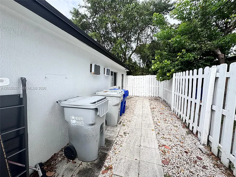 1801 NE 25th Ave #3 — Photo 17