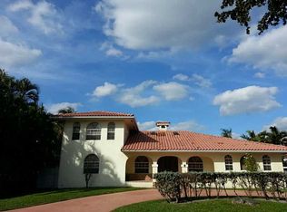 7285 N Augusta Dr, Hialeah, FL 33015