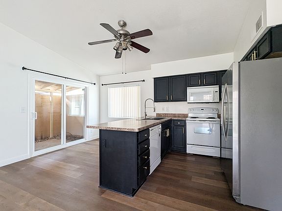 2nd image of 3312 S Parkside Dr