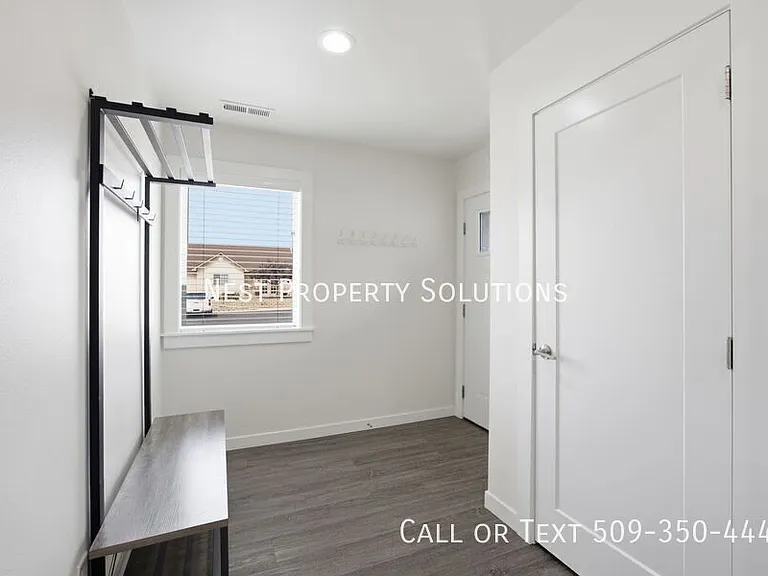 123 9th Ave #8 — Photo 4