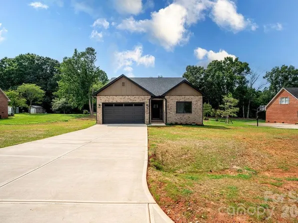 2648 Prince Dr, Lincolnton, NC 28092