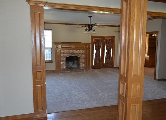 4th image of 1136 N Camelot Dr