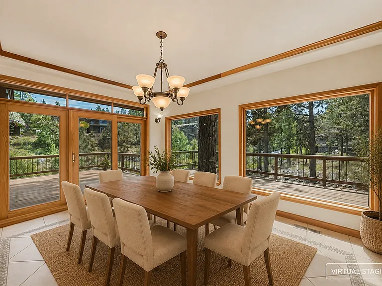 637 NW Silver Buckle Rd — Photo 6