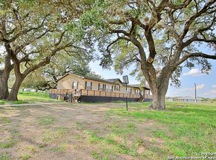 1089 County Road 7718, Devine, TX 78016