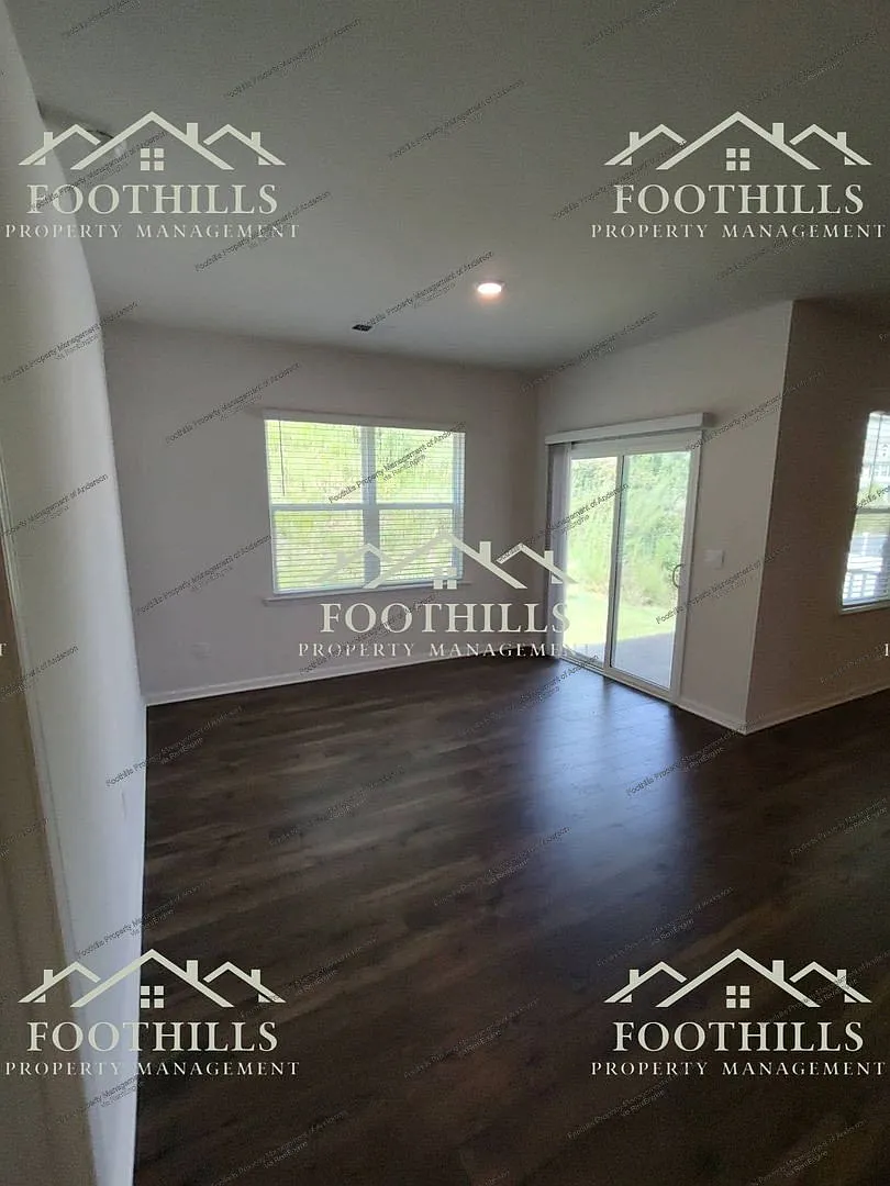 3 bed, 2.0 bath, 1618 sqft, $1,895 — Photo 4