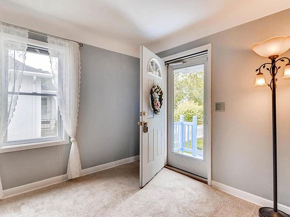 4th image of 222 Park St W