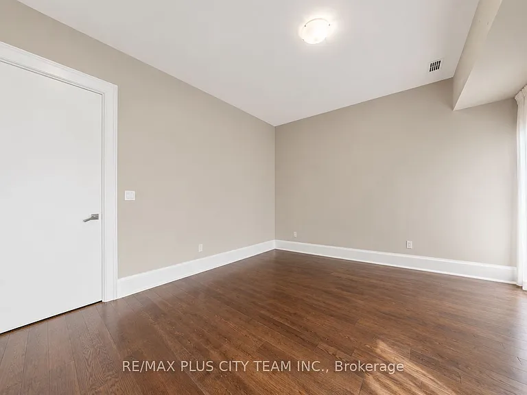 29 Queens Quay E #Townhouse 122 — Photo 16