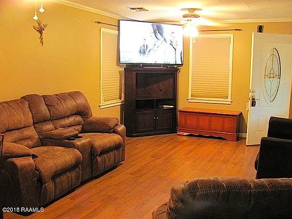 3rd image of 416 Missouri St