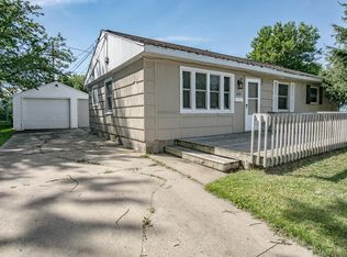 3739 Richmond Rd NE, Cedar Rapids, IA 52402