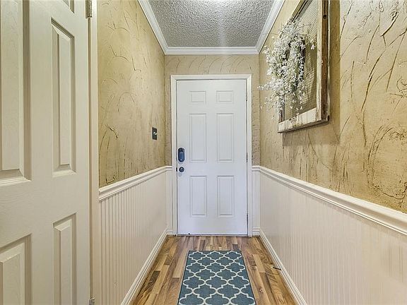 2nd image of 1021 Almond Dr
