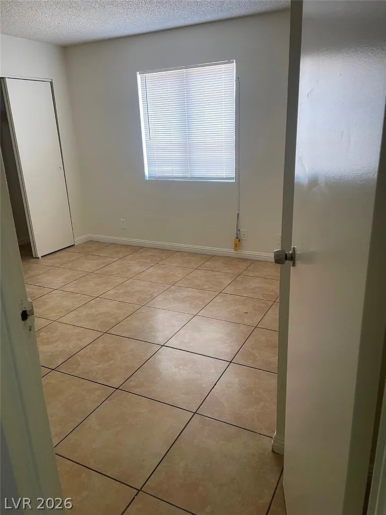 2 bed, 2.0 bath, 918 sqft, $1,395 — Photo 3