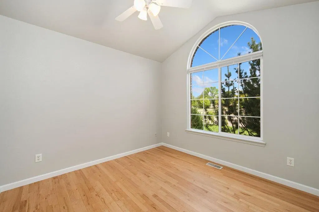 101 Whitney Ct — Photo 3