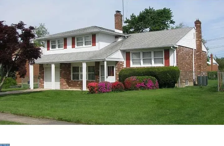 4 bed, 1.5 bath, 1850 sqft, $2,600 — Photo 1