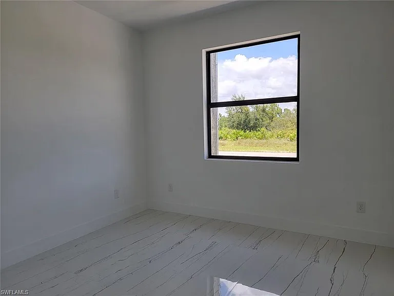 886 Milwaukee Blvd — Photo 14