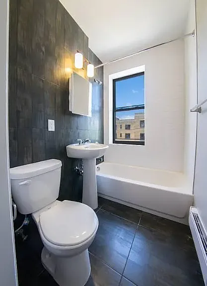 107 N Grove St #209 — Photo 4