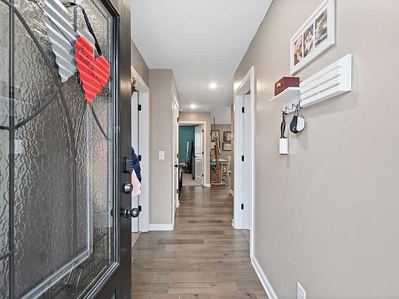 3rd image of 518 Somerset Ln