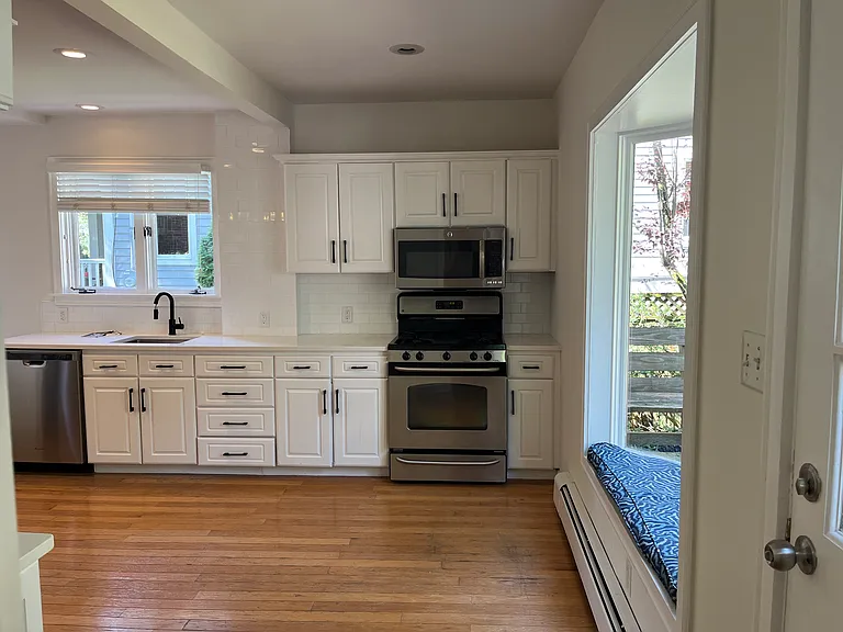 288 Seneca Pl — Photo 8