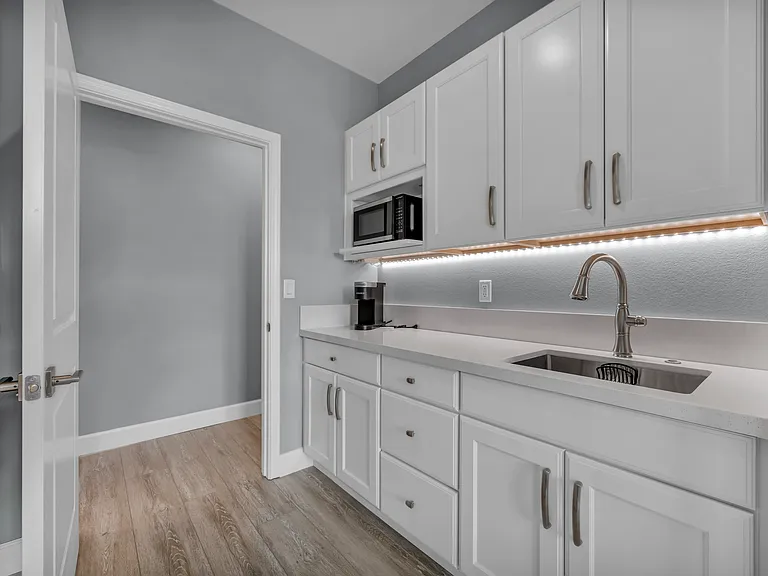 518 Riverbed Cir — Photo 11