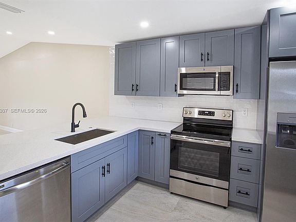 3rd image of 9431 Boca Cove Cir APT 1009
