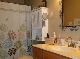 711 Fox Knoll Dr, Waterford, WI