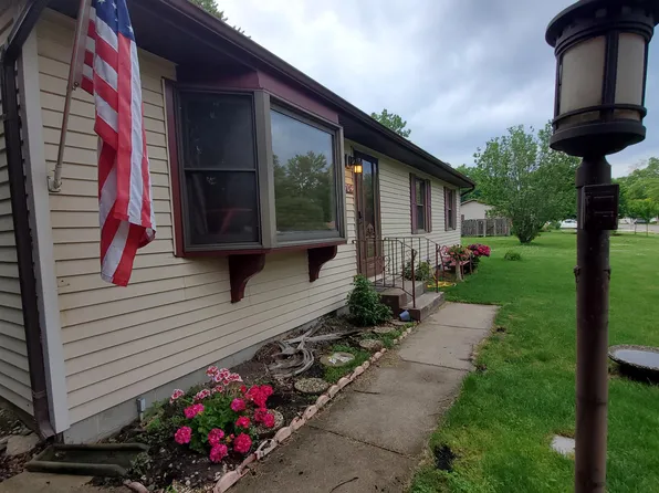 704 S 22nd St, Chesterton, IN 46304